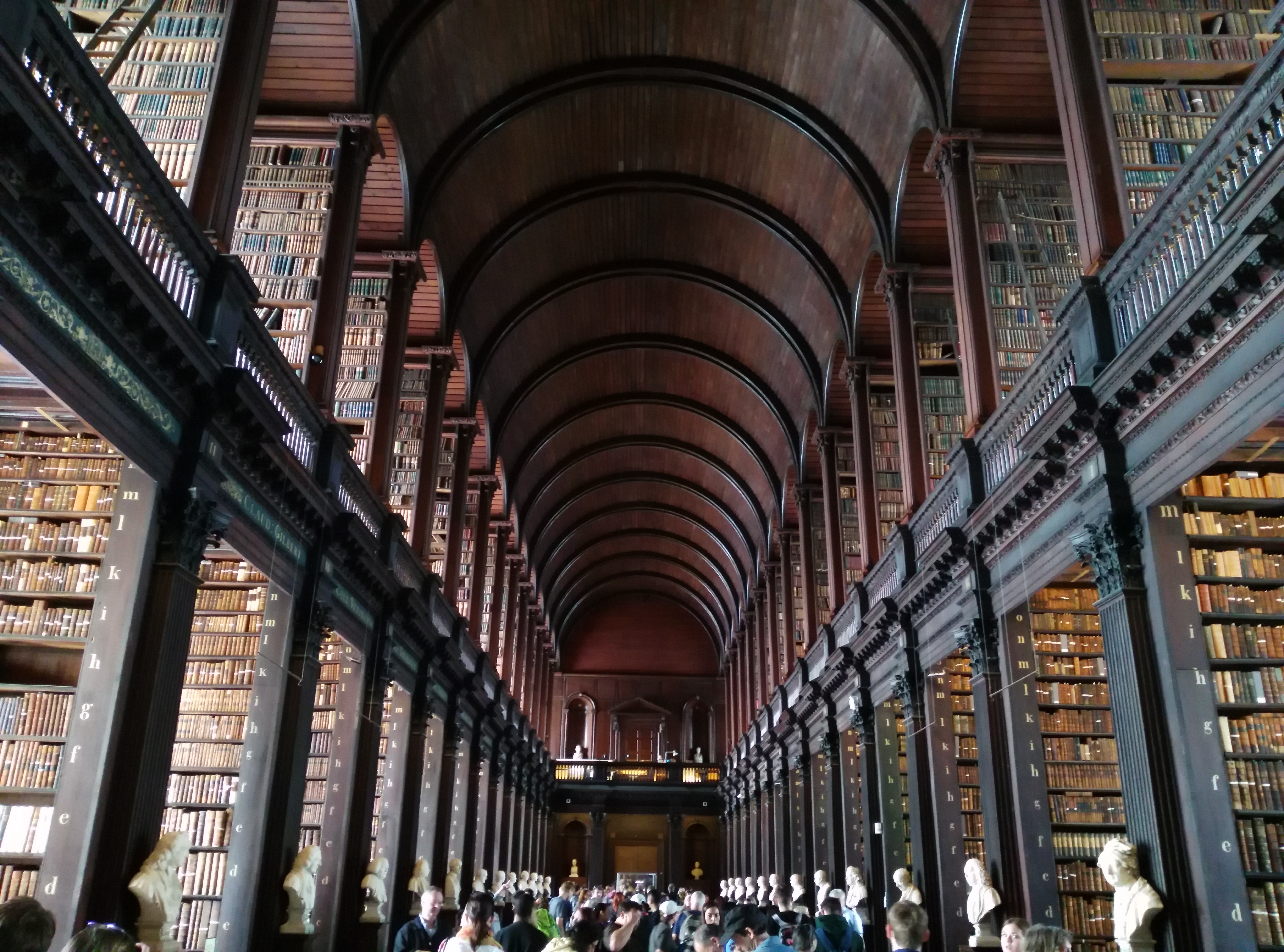 trinity college biblioteca
